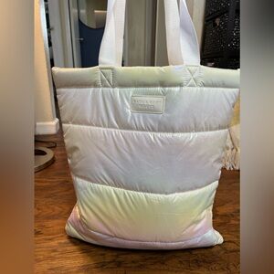BATH & BODY WORKS WHITE IRIDESCENT PUFFER TOTE GIFT BAG BLACK FRIDAY 2023